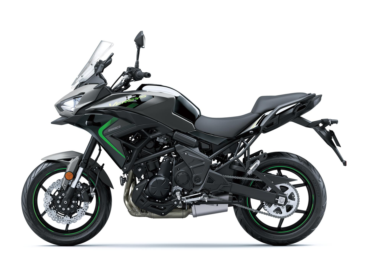 2025 Kawasaki Versys 650 sol arka üç çeyrek görünüm
