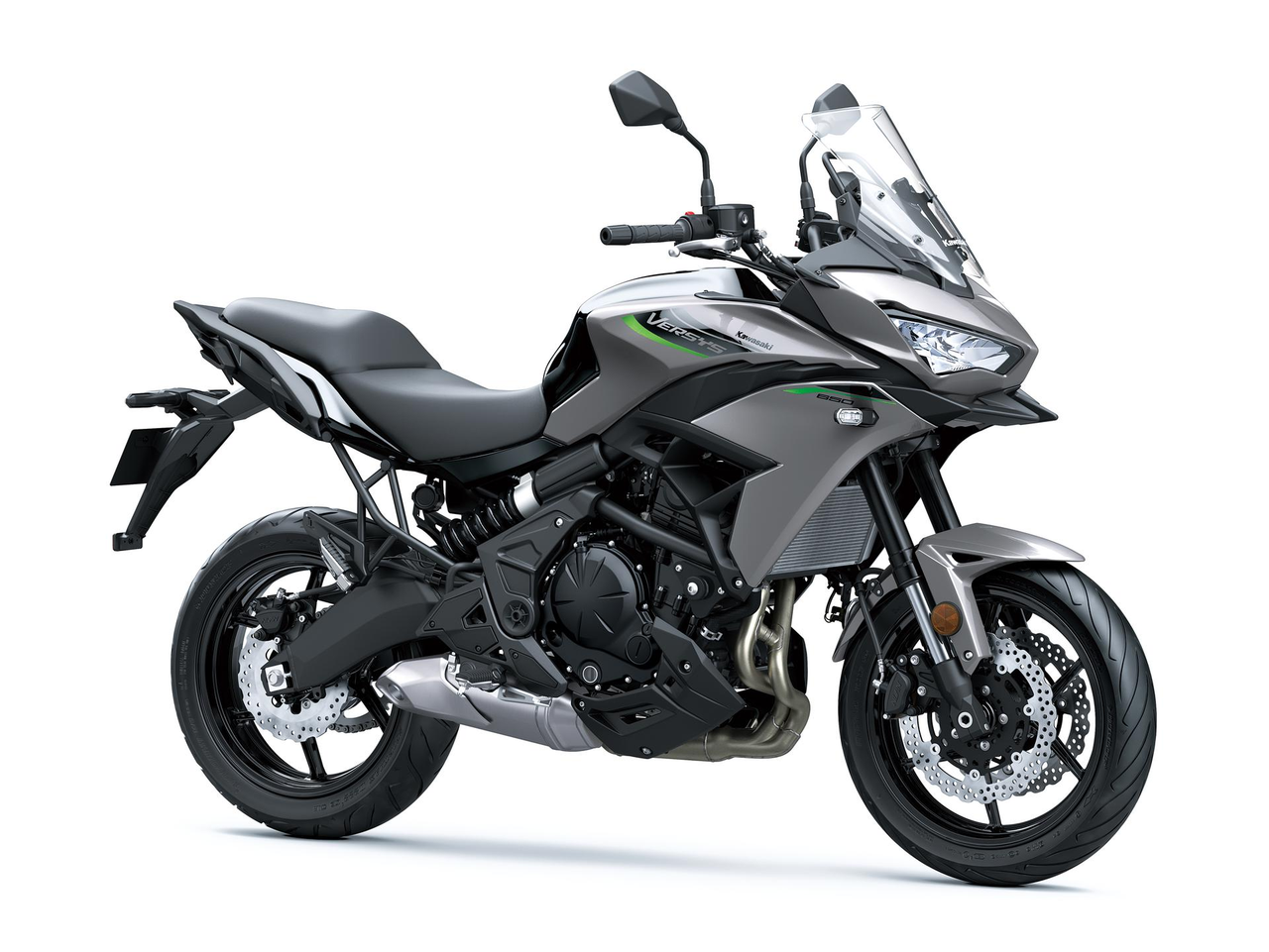 2026 Kawasaki Versys 650 Metallic Graphite Grey ve Metallic Spark Black sağ ön üç çeyrek görünüm
