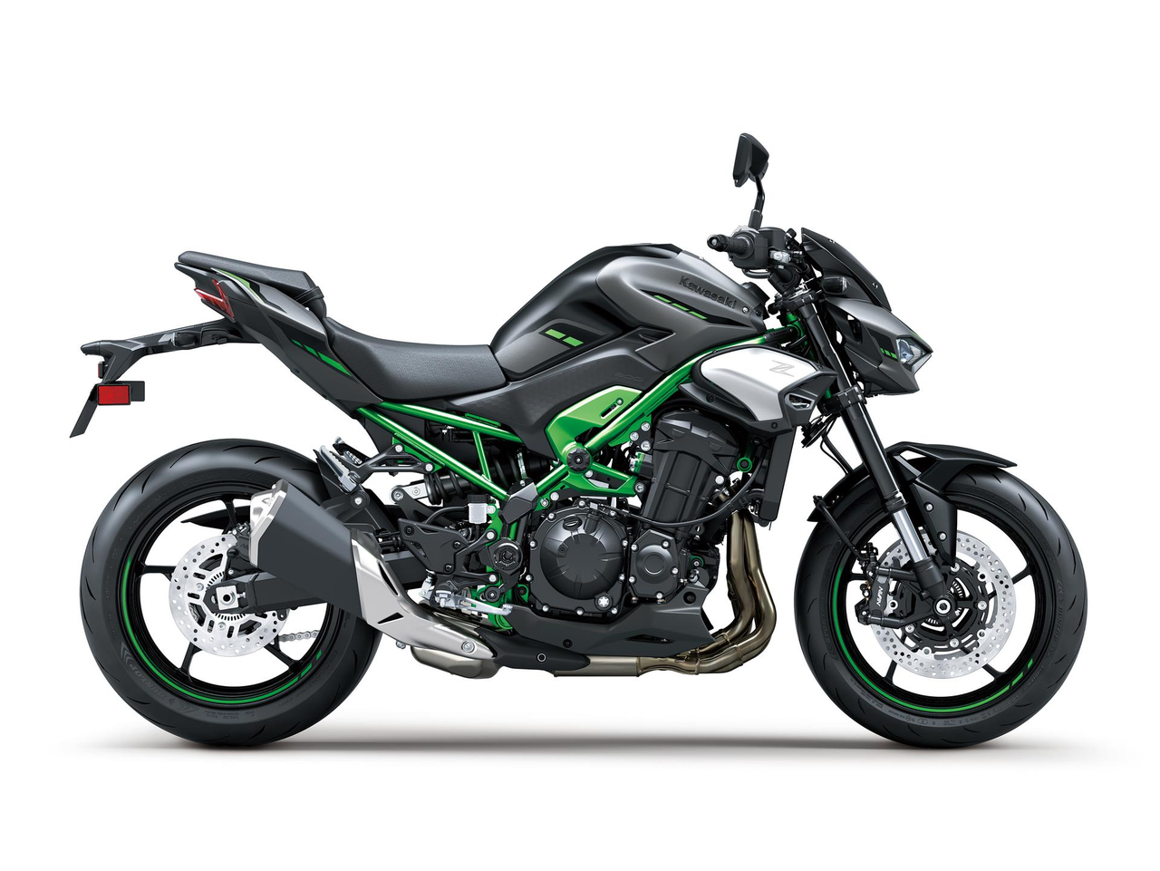 2025 Kawasaki Z900 yeşil ve siyah sağ yan görünüm